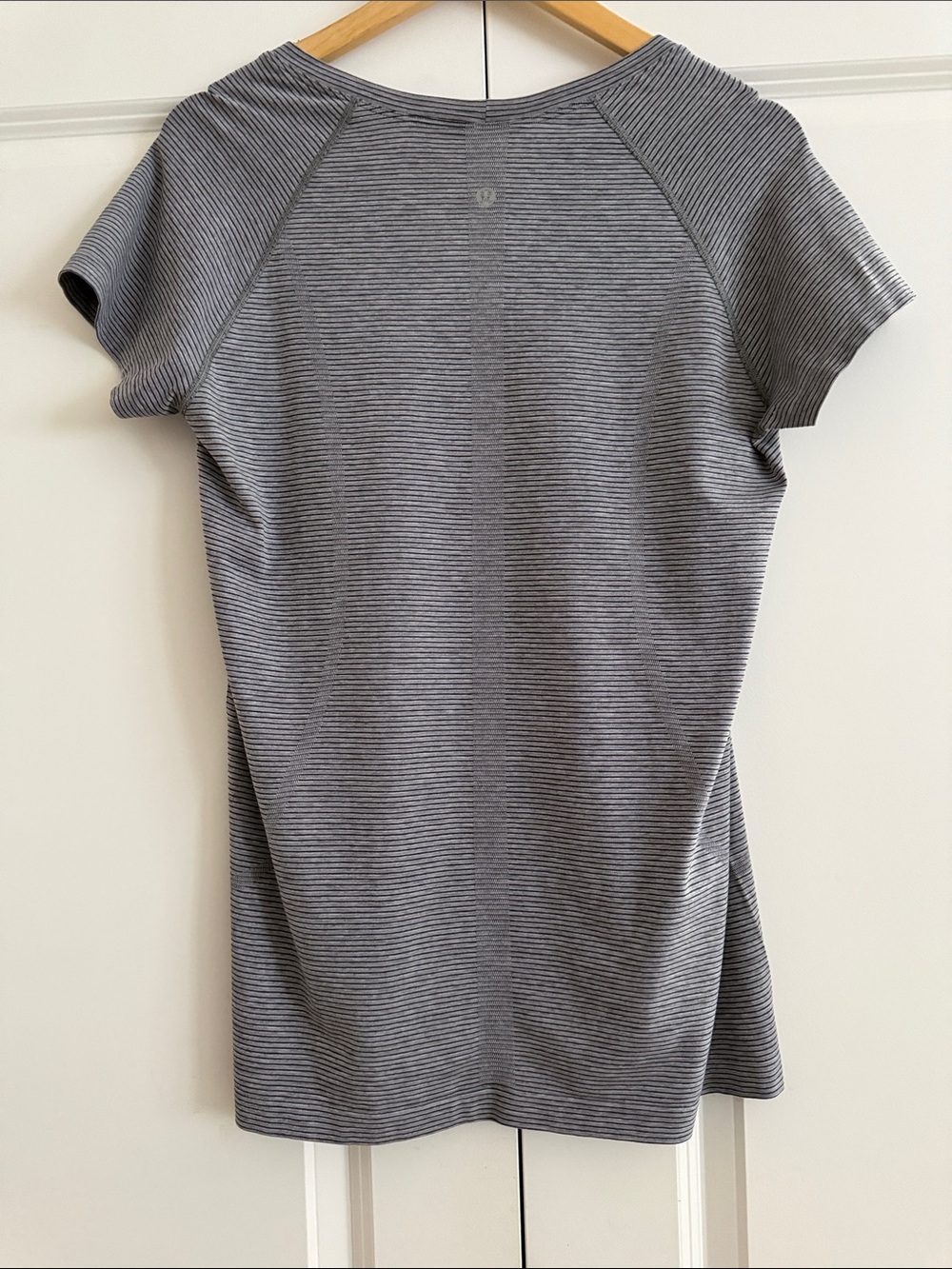Women’s lululemon short sleeve shirt sz 14